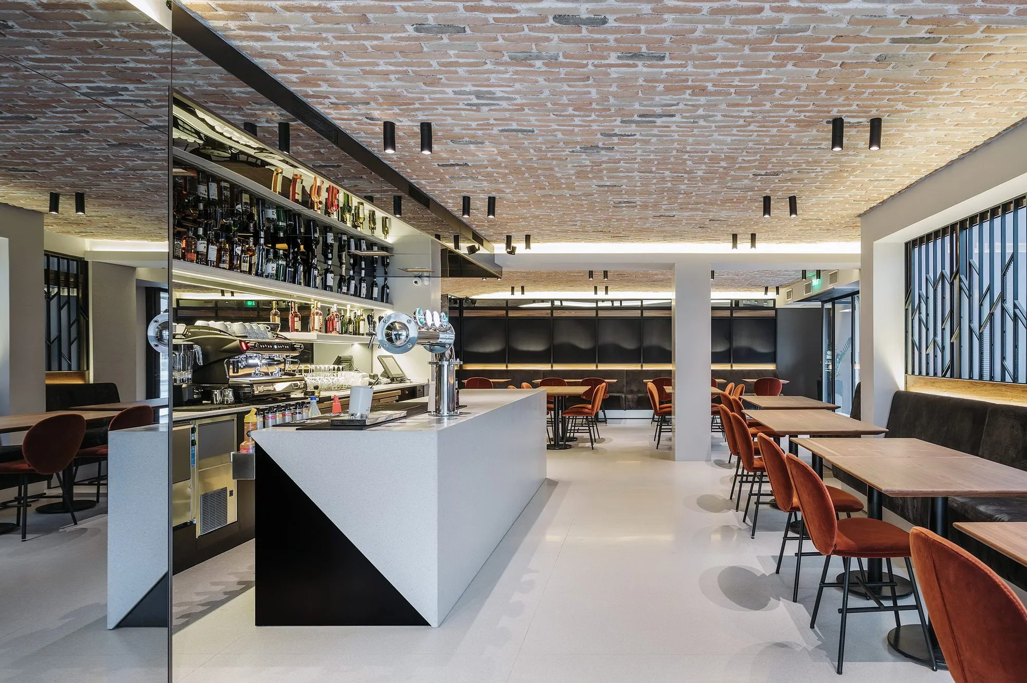 Iluminat Cut & Crust Cluj-Napoca - vedere generală