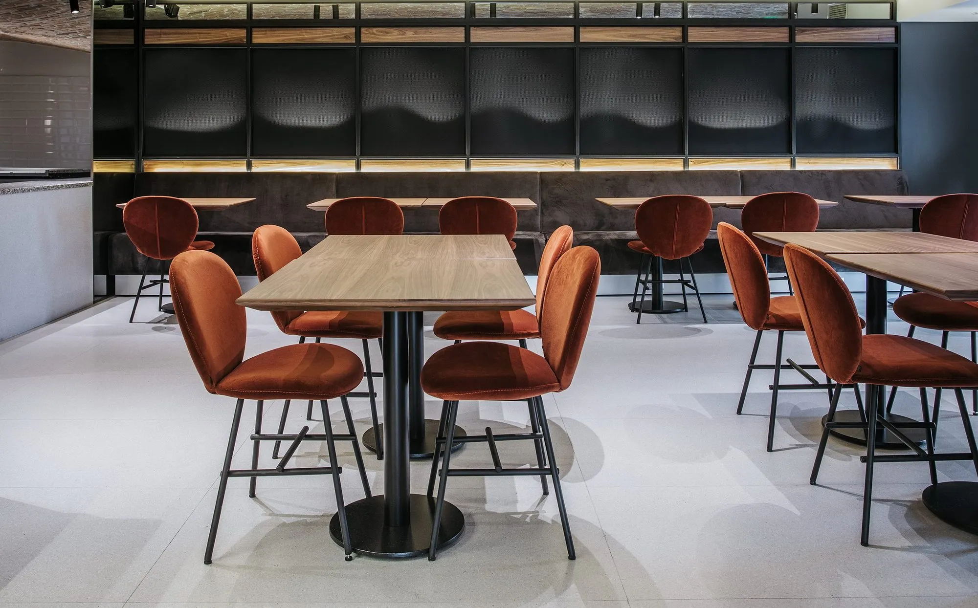 Iluminat Cut & Crust Cluj-Napoca - detaliu 1