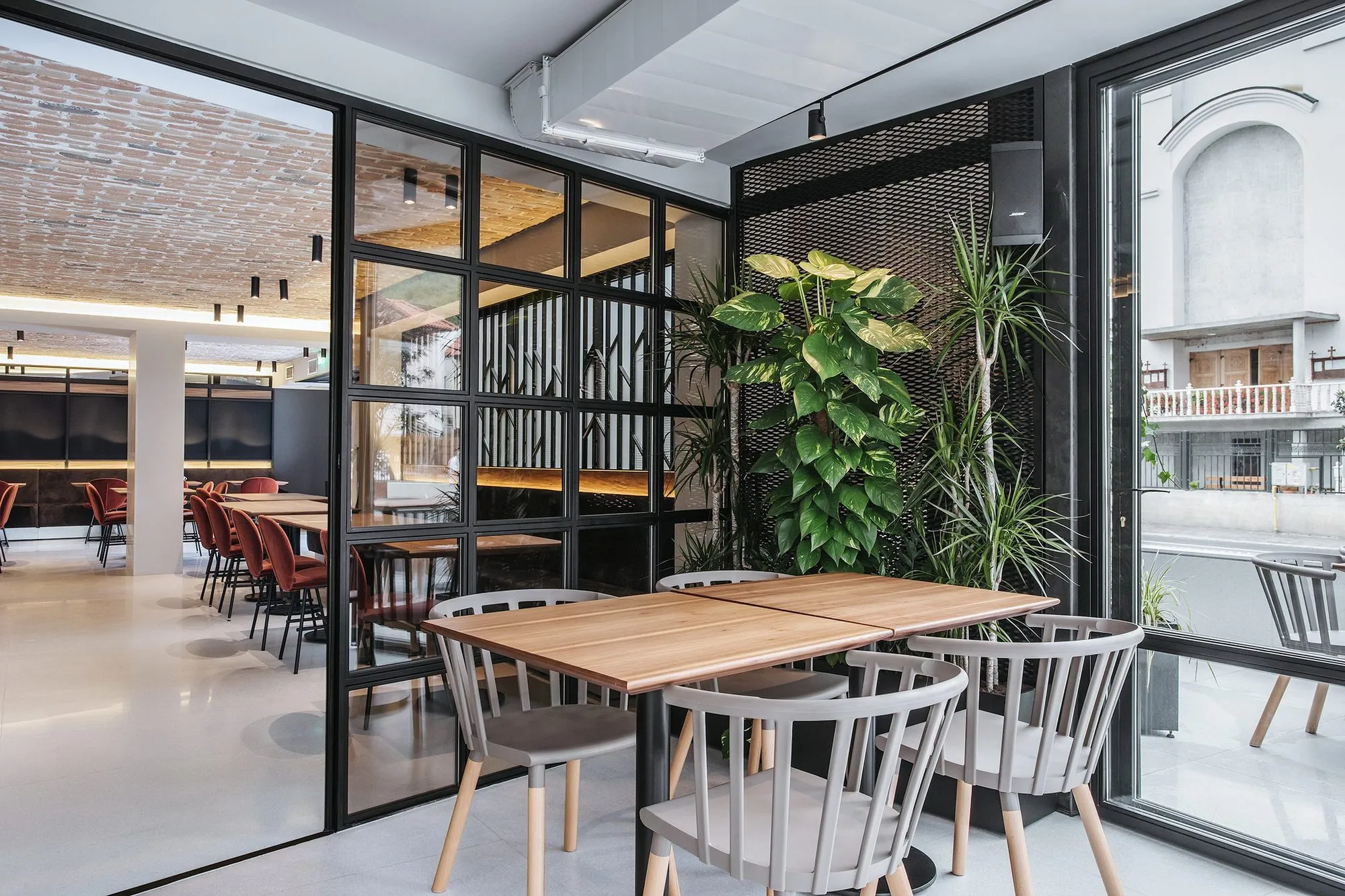 Iluminat Cut & Crust Cluj-Napoca - detaliu 3